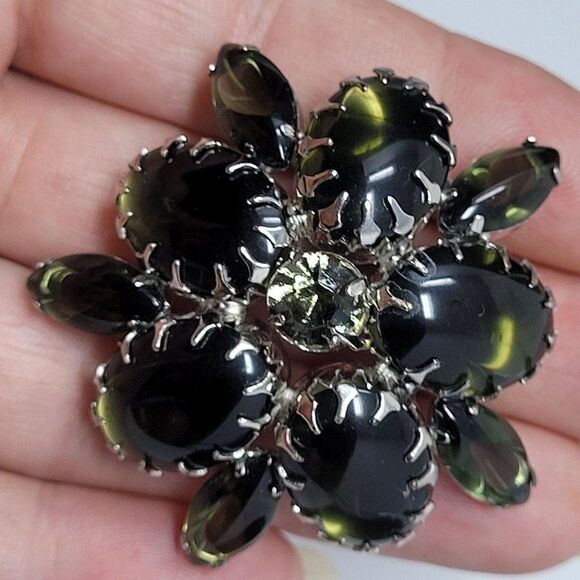 Vintage 60s Flower Brooch Pin Dark Green Lucite Cabochon and Rhinestone Prong Se - Picture 4 of 5